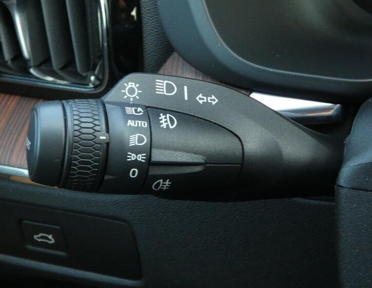 Volvo XC60 SUV / Terénní 2,0 l 145 kw