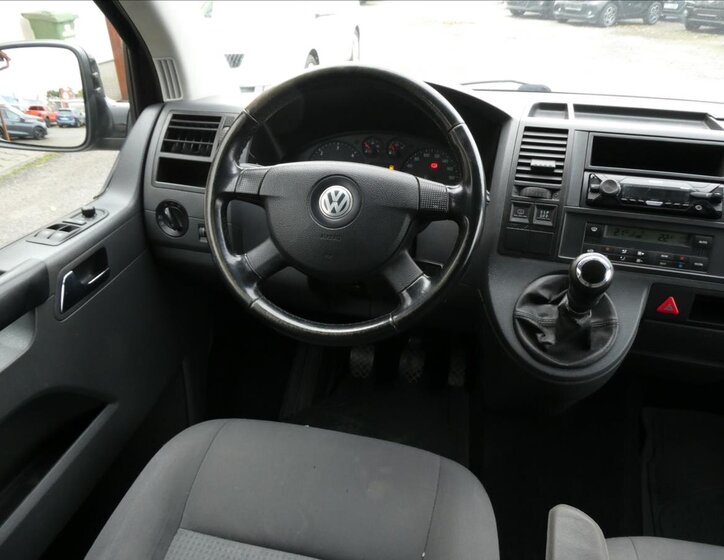 Volkswagen Caravelle 23