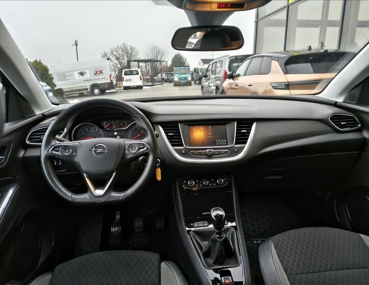 Opel Grandland SUV / Terénní 1,2 l 96 kw