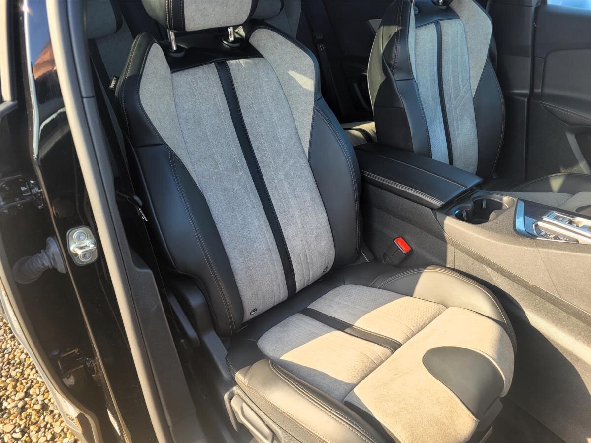 Peugeot 3008 SUV 1,6 l 133 kw