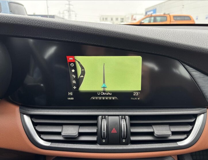 Alfa Romeo Giulia Sedan / Limuzína 2,1 l 132 kw