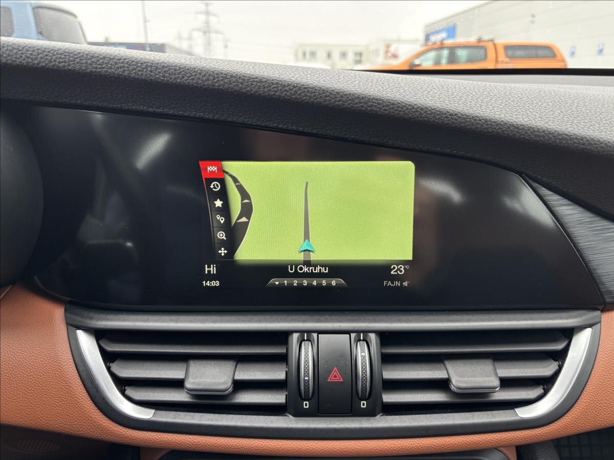 Alfa Romeo Giulia Sedan / Limuzína 2,1 l 132 kw