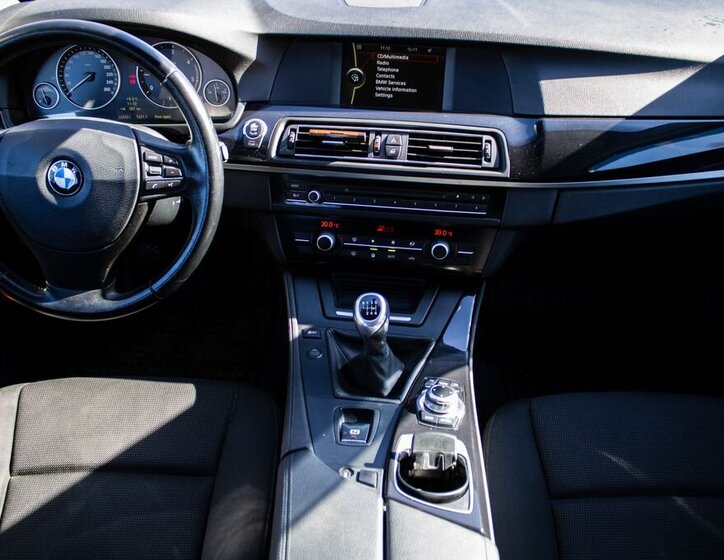 BMW Řada 5 Sedan / Limuzína 2,0 l 120 kw