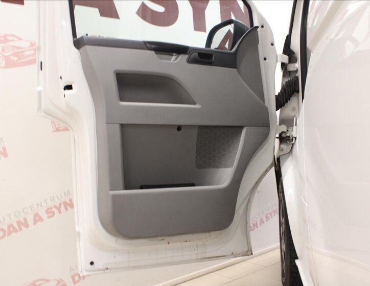 Volkswagen Transporter Kombi 2,0 l 103 kw