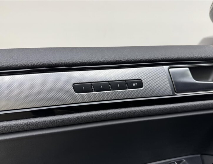 Volkswagen Touareg SUV / Terénní 3,0 l 193 kw