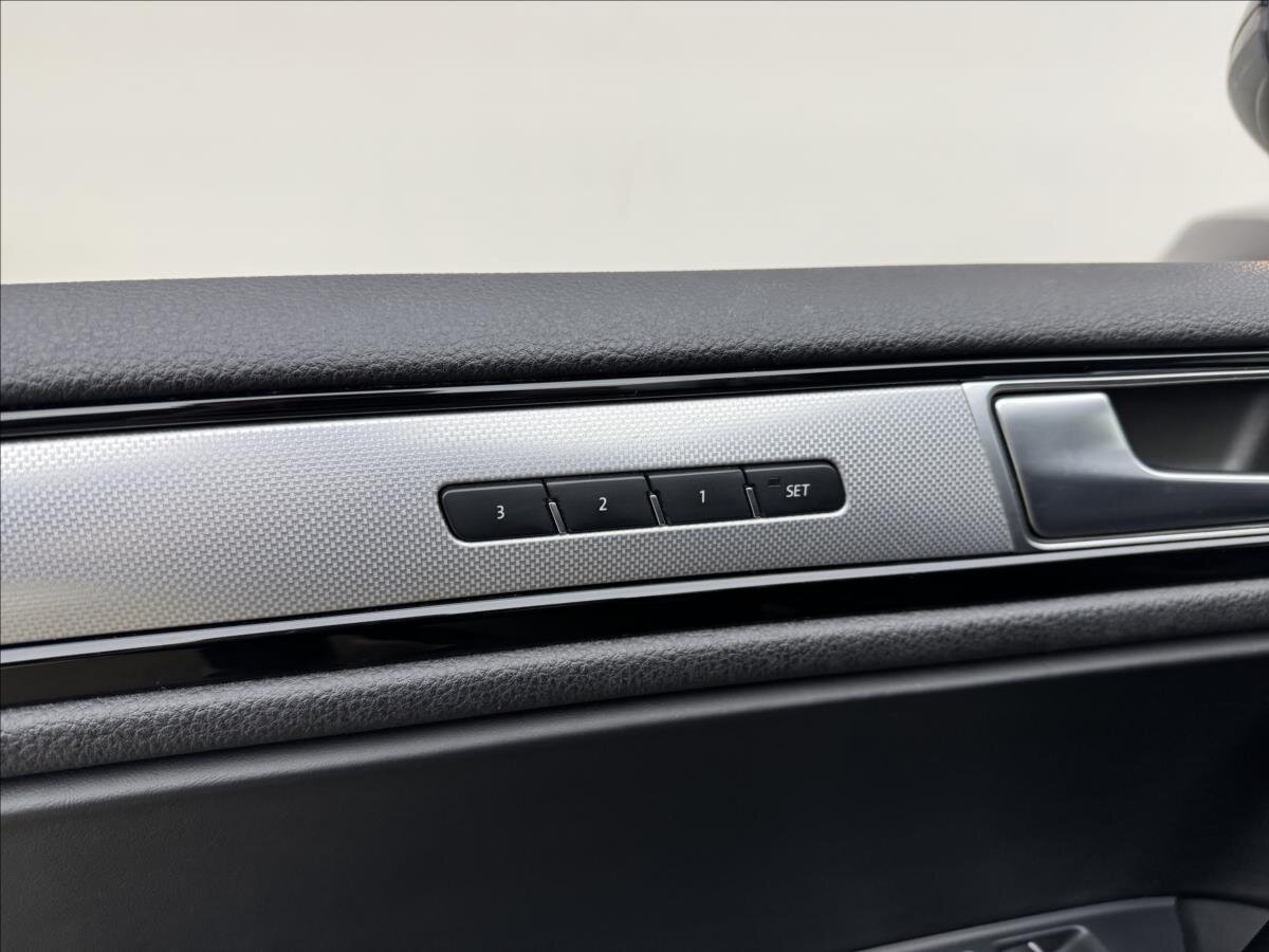 Volkswagen Touareg SUV / Terénní 3,0 l 193 kw