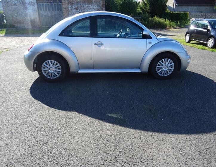 Volkswagen New Beetle 3