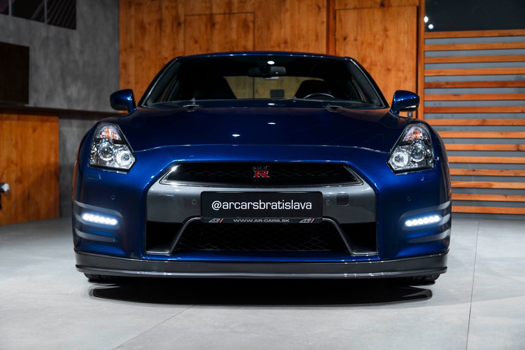Nissan GT-R