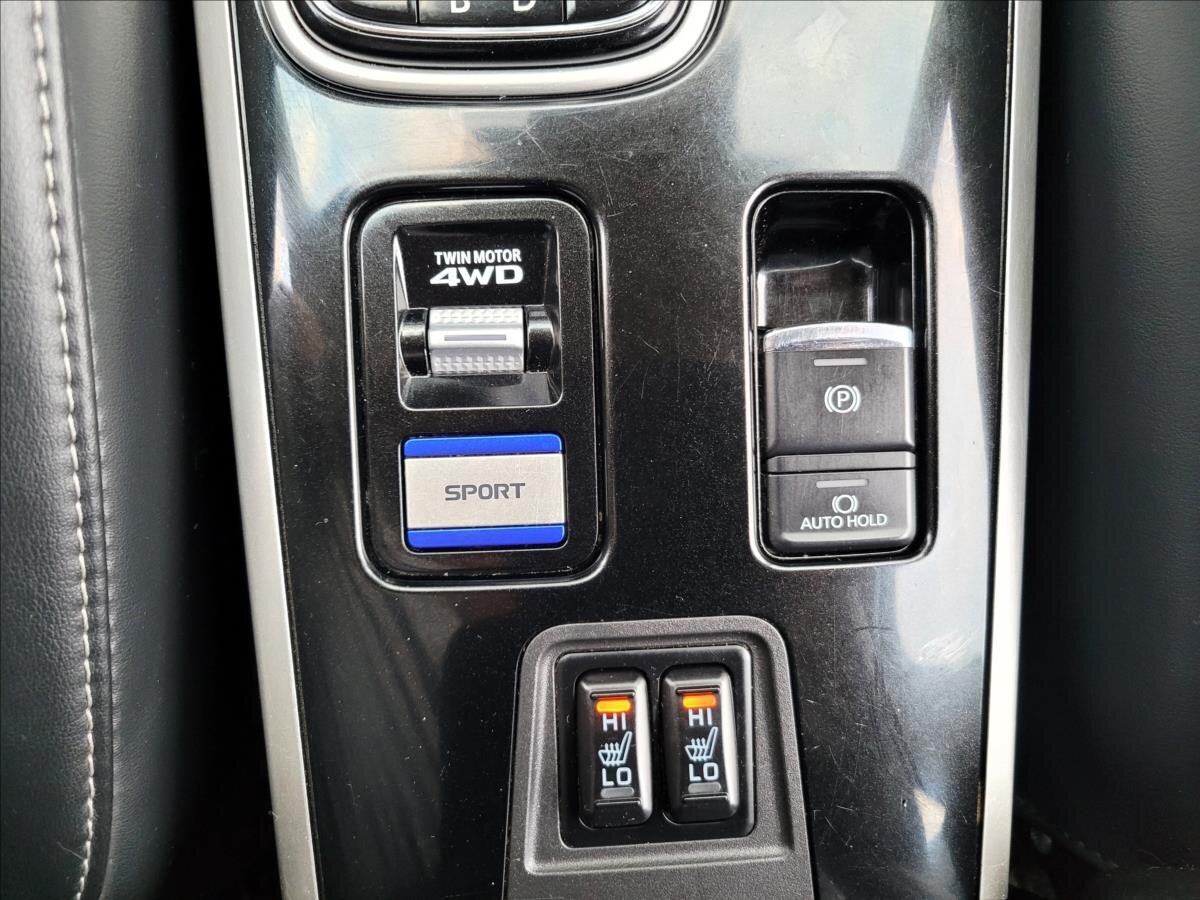 Mitsubishi Outlander SUV 2,4 l 165 kw