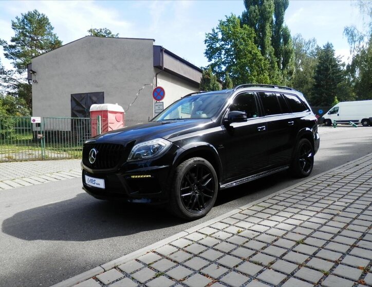 Mercedes-Benz GL SUV 4,7 l 320 kw