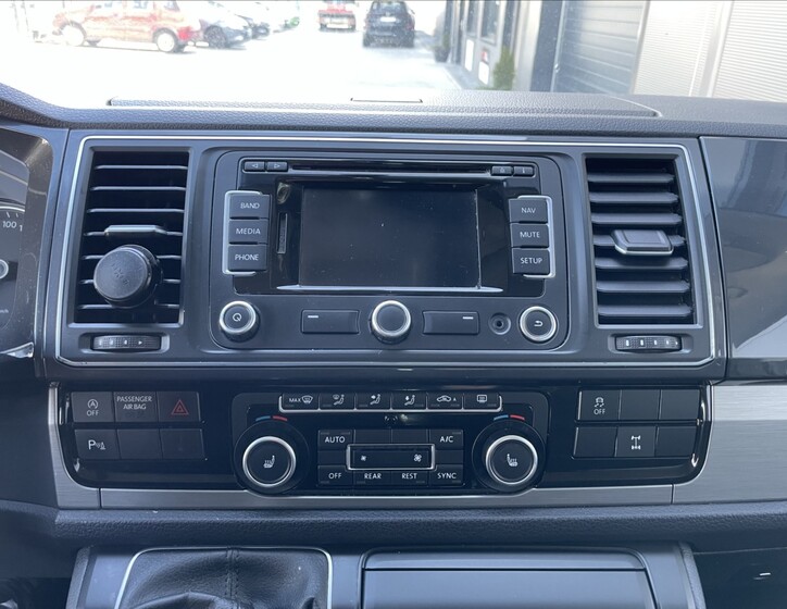 Volkswagen Multivan 16