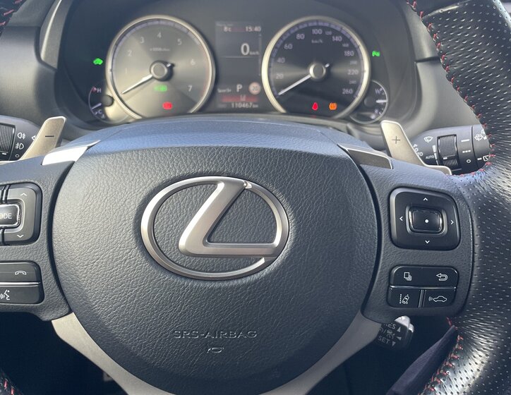 Lexus NX 300h CUV / Crossover 2,5 l 145 kw