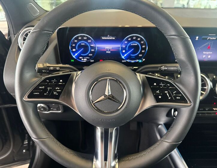 Mercedes-Benz EQA 16