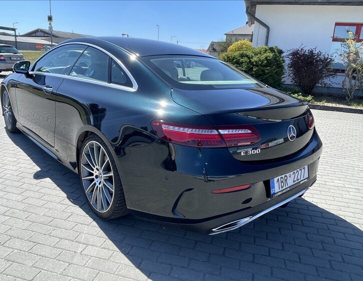 Mercedes-Benz Třídy E Kupé 2,0 l 180 kw