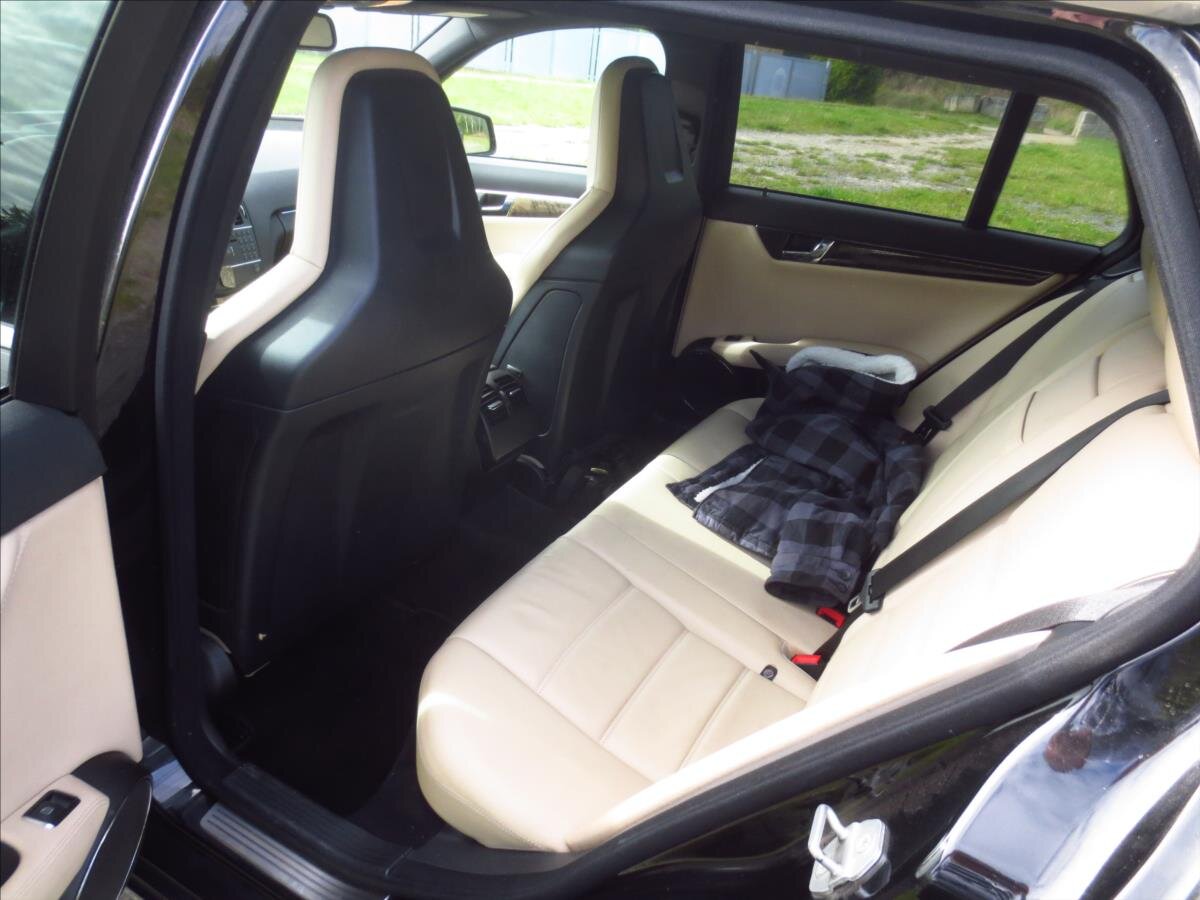 Mercedes-Benz Třídy C Kombi 6,2 l 336 kw