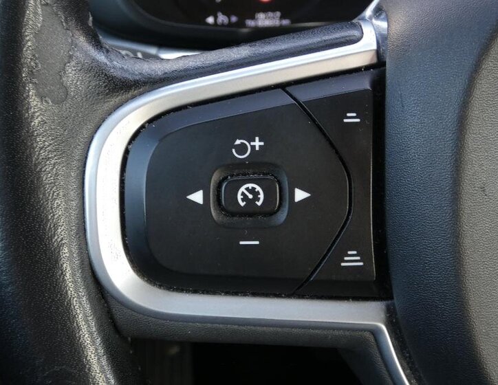 Volvo XC60 SUV / Terénní 2,0 l 140 kw