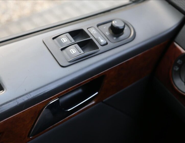 Volkswagen Multivan MPV 2,5 l 128 kw