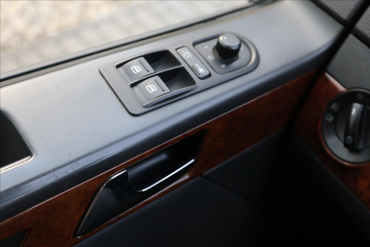 Volkswagen Multivan MPV 2,5 l 128 kw
