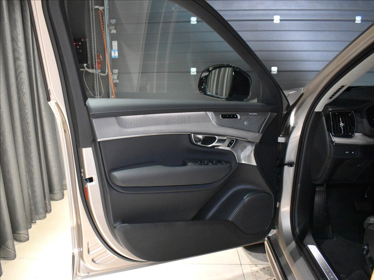 Volvo XC90 SUV / Terénní 2,0 l 335 kw