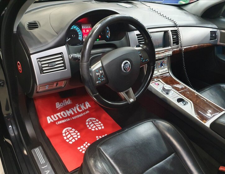 Jaguar XF Sedan / Limuzína 3,0 l 202 kw