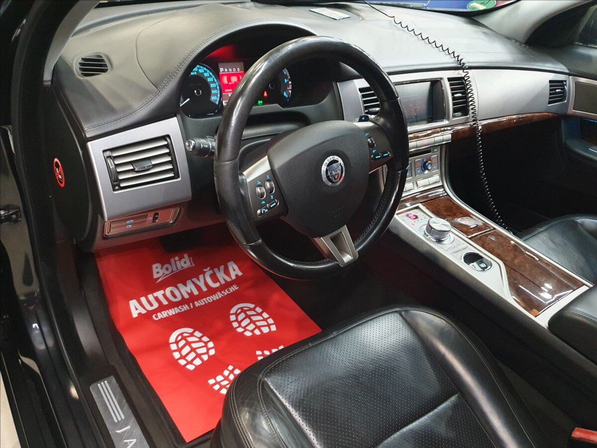 Jaguar XF Sedan / Limuzína 3,0 l 202 kw