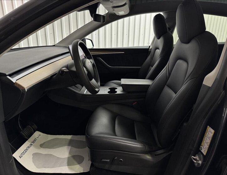 Tesla Model Y SUV / Terénní 0,0 378 kw