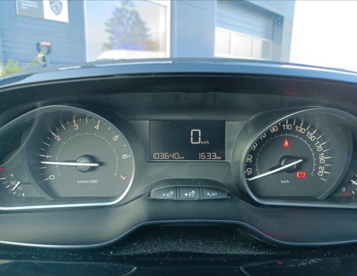 Peugeot 208 Hatchback 1,2 l 60 kw