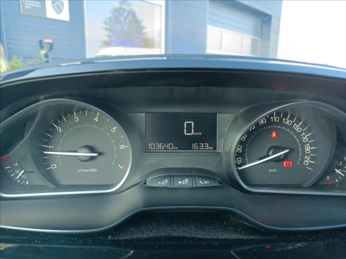 Peugeot 208 Hatchback 1,2 l 60 kw