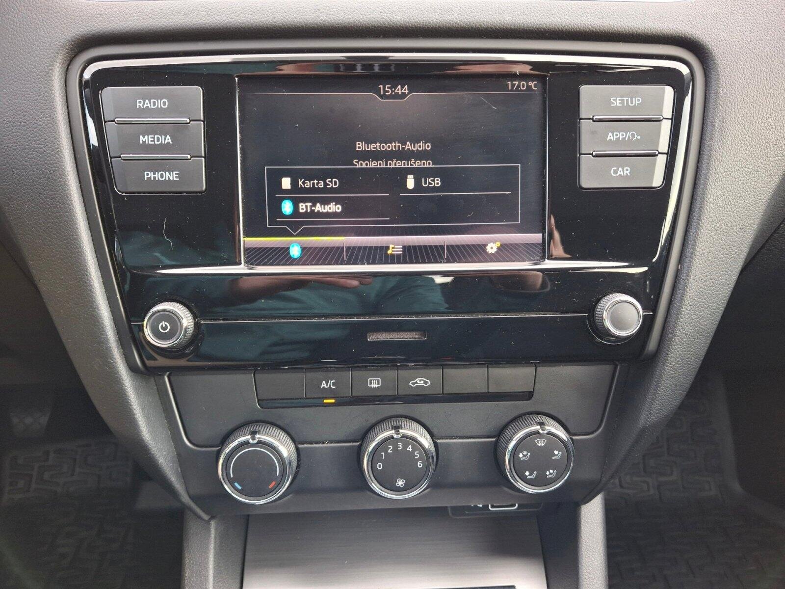 Škoda Octavia Sedan / Limuzína 1,5 l 110 kw