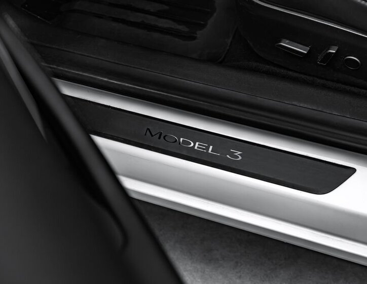 Tesla Model 3 Sedan 0,0 65 kw