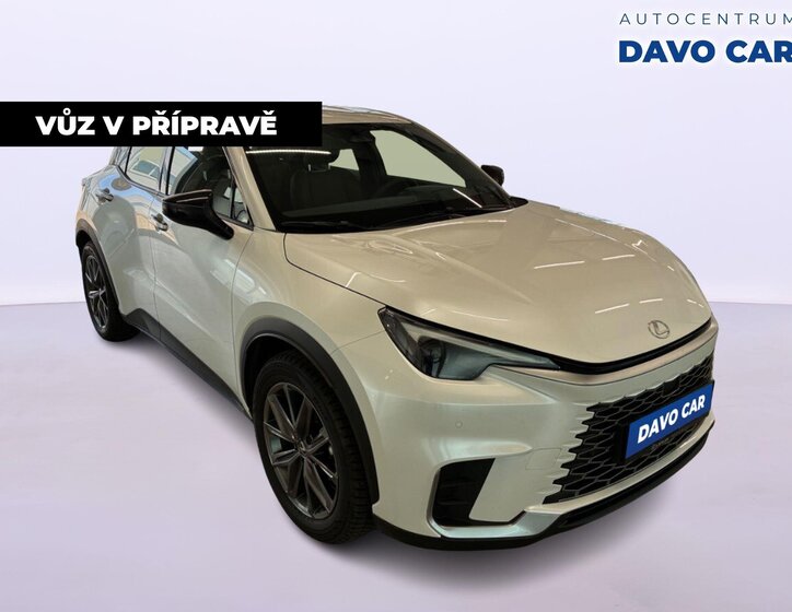 Lexus LBX SUV / Terénní 1,5 l 100 kw