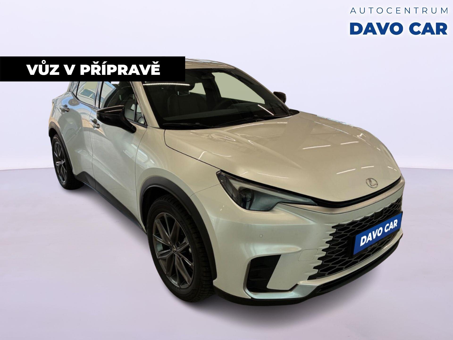 Lexus LBX SUV / Terénní 1,5 l 100 kw