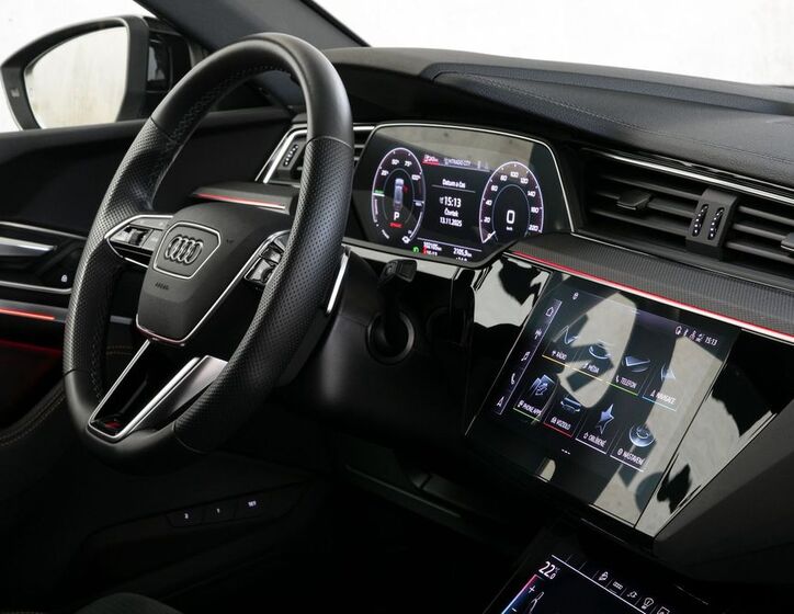 Audi e-tron 14