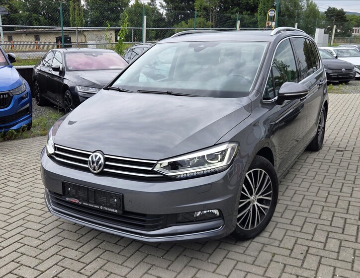 Volkswagen Touran 1