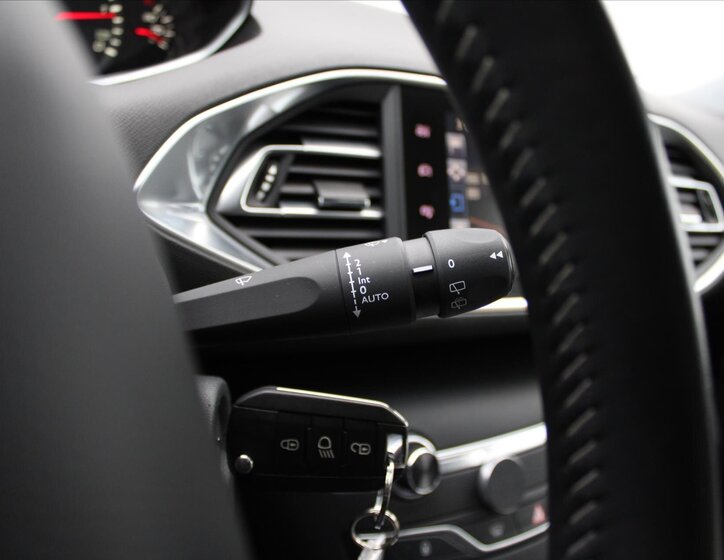 Peugeot 308 Hatchback 1,6 l 73 kw