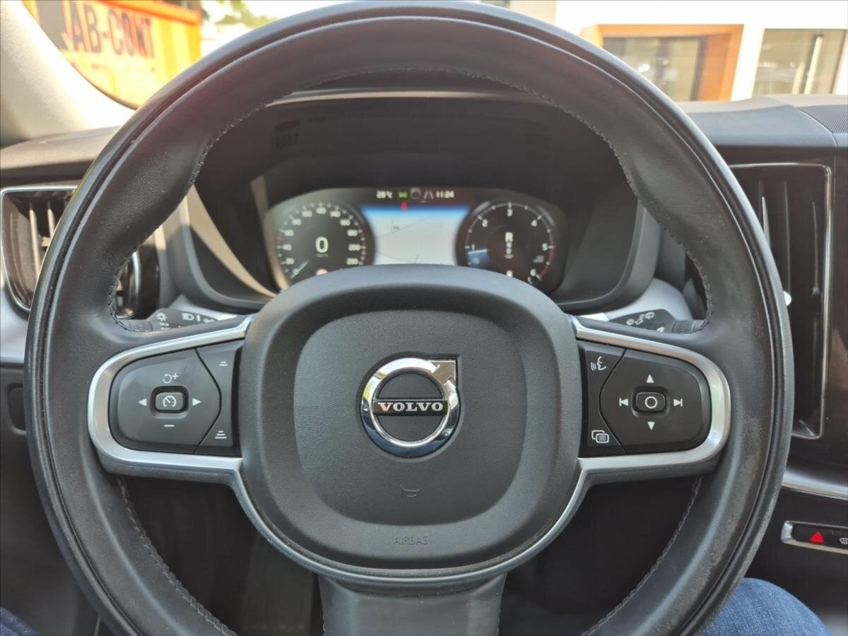 Volvo XC60 SUV / Terénní 2,0 l 145 kw