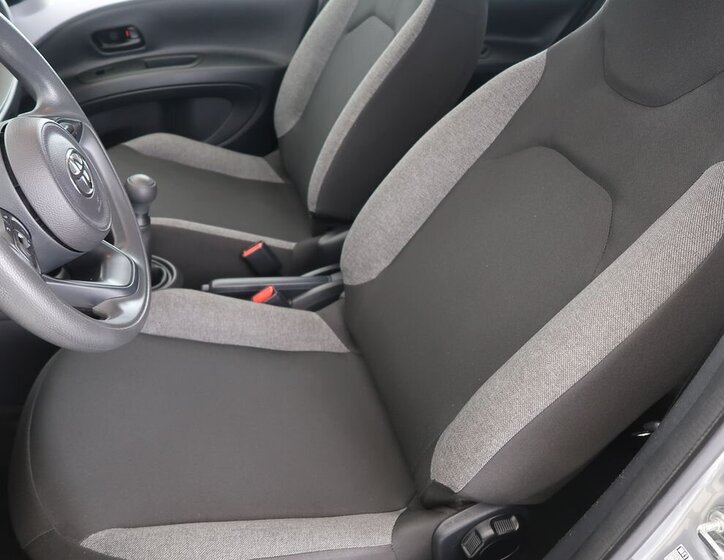 Toyota Aygo Hatchback 998,0 53 kw