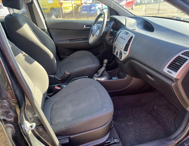 Hyundai i20 10