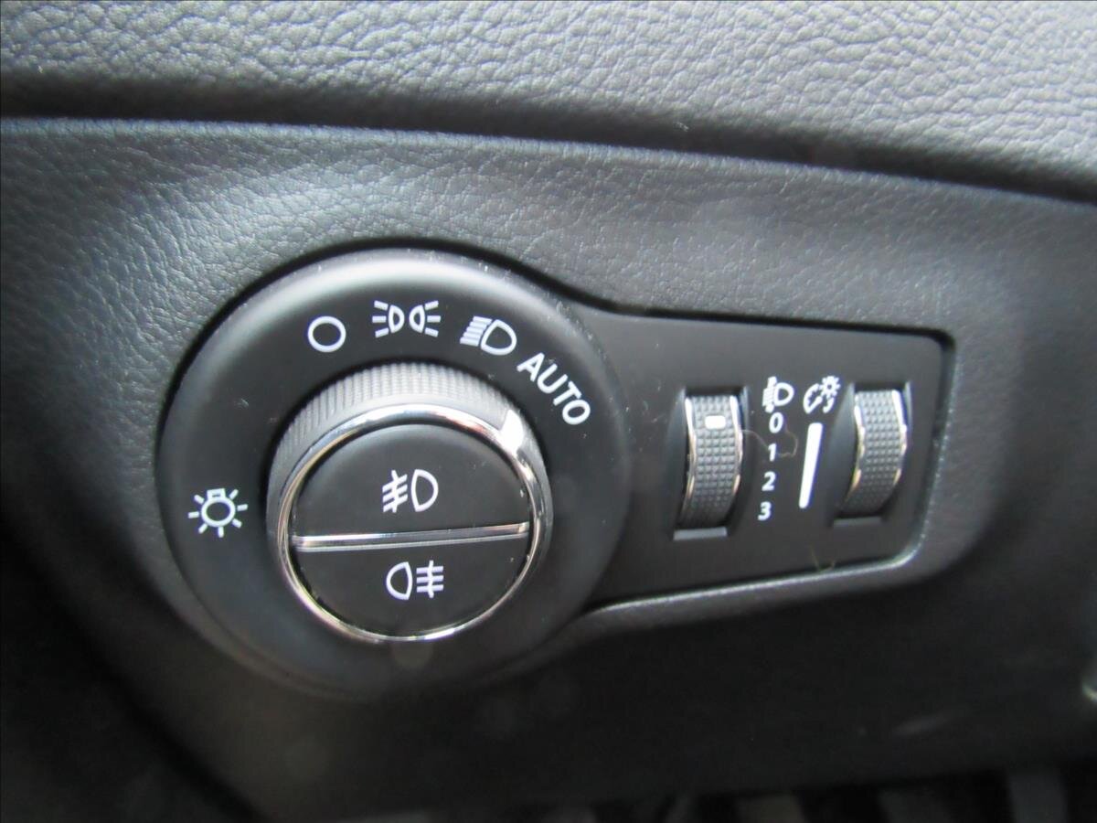 Jeep Compass SUV 1,4 l 103 kw