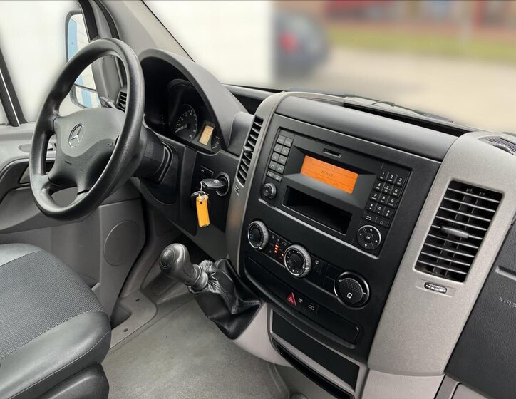 Mercedes-Benz Sprinter 17