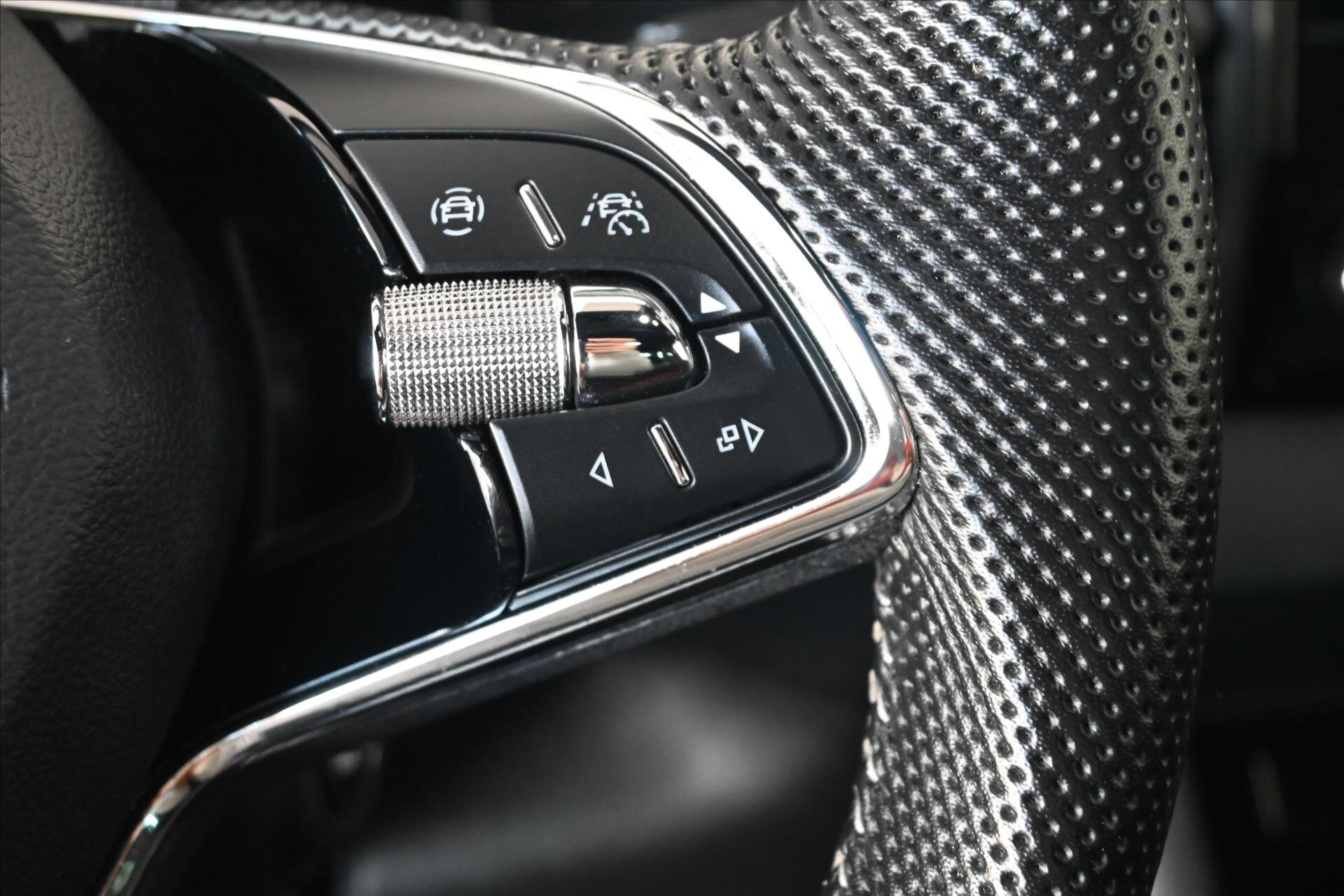 Škoda Karoq SUV 1,5 l 110 kw