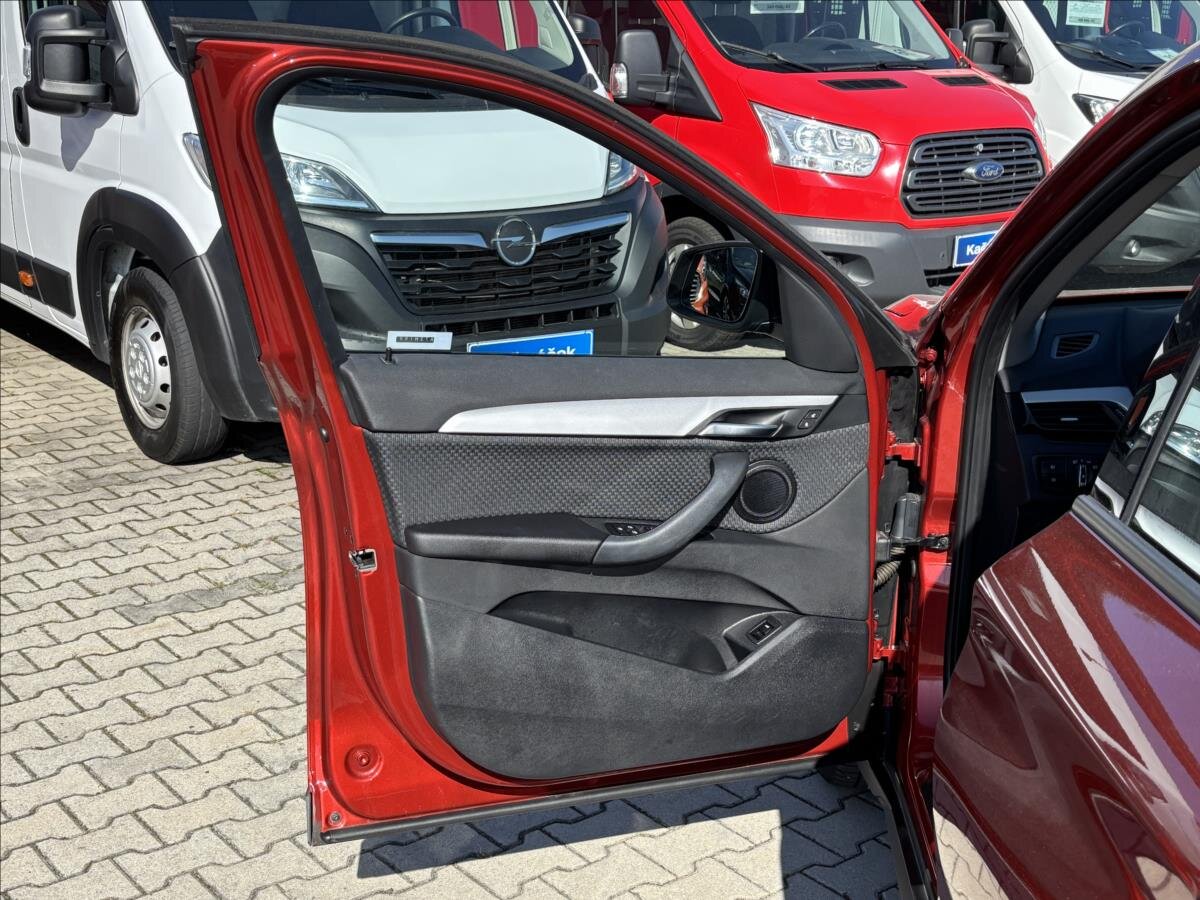 BMW X1 Kombi 1,5 l 100 kw