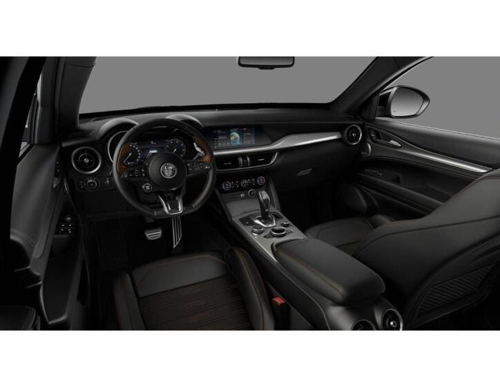 Alfa Romeo Stelvio 5