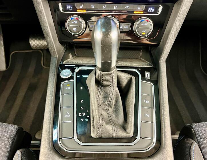 Volkswagen Passat 25