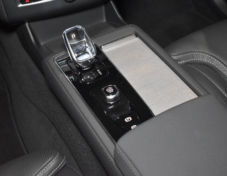 Volvo XC90 SUV / Terénní 2,0 l 228 kw