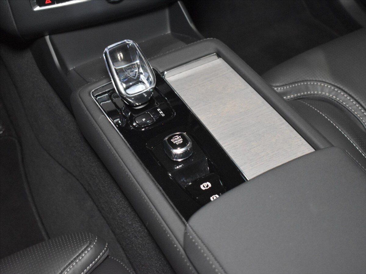 Volvo XC90 SUV / Terénní 2,0 l 228 kw