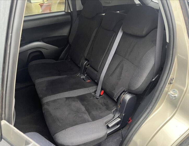 Mitsubishi Outlander SUV / Terénní 2,0 l 103 kw