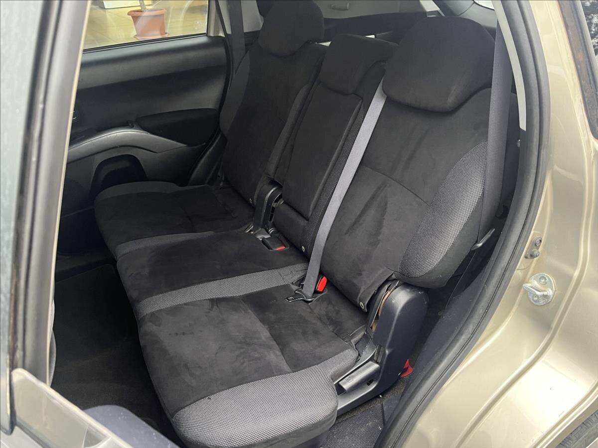 Mitsubishi Outlander SUV / Terénní 2,0 l 103 kw