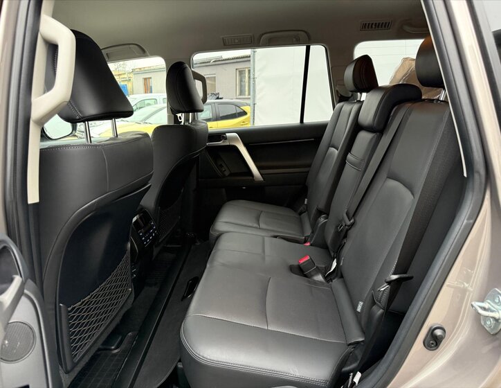 Toyota Land Cruiser SUV 2,8 l 150 kw
