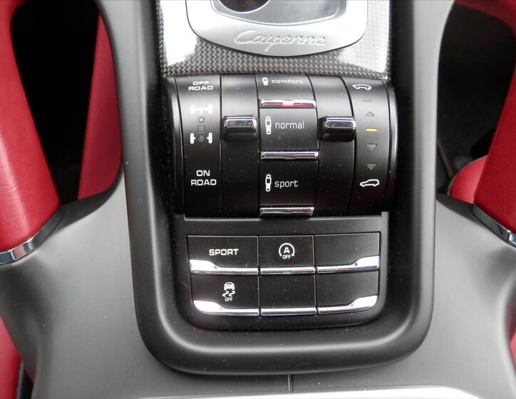 Porsche Cayenne SUV 4,1 l 281 kw